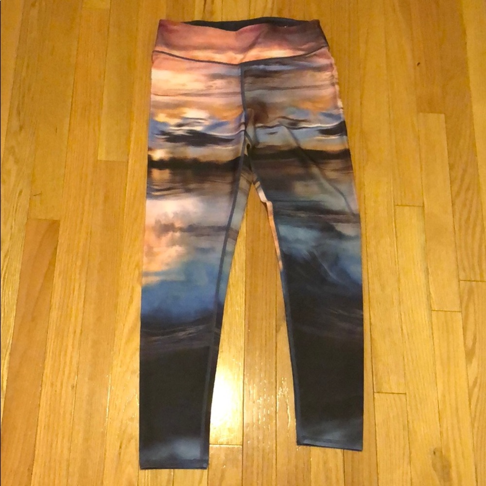 Leggings size Medium painted pattern